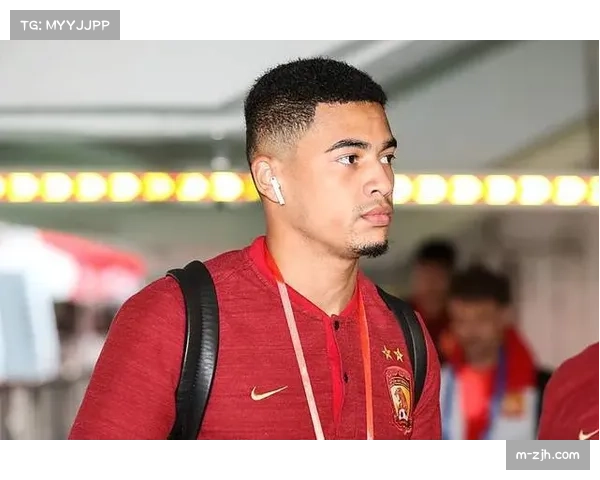 海港归化后卫蒋光太恢复训练 防线人员轮换迎来积极信号